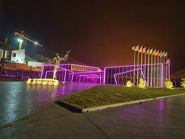 城市亮化是现代城市建设的重要组成部分，它不仅可以美化城市的夜景，还能提升城市的整体形象。随着科技的不断进步，城市亮化也得到了更多的关注和创新。本文将介绍一些关于城市亮化的创意和技术，帮助读者了解伽师城市亮化的重要性以及如何进行伽师城市亮化的规划和实施。